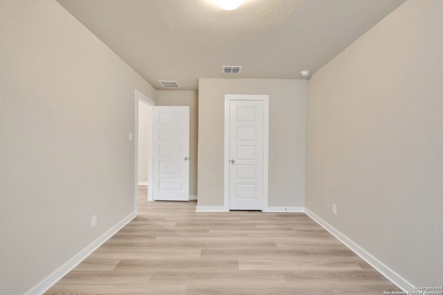 Spacious, unfurnished interior of a new home in Winding Brook, San Antonio (Image 17). Spacious, unfurnished interior of a new home in Winding Brook, San Antonio (Image 17).