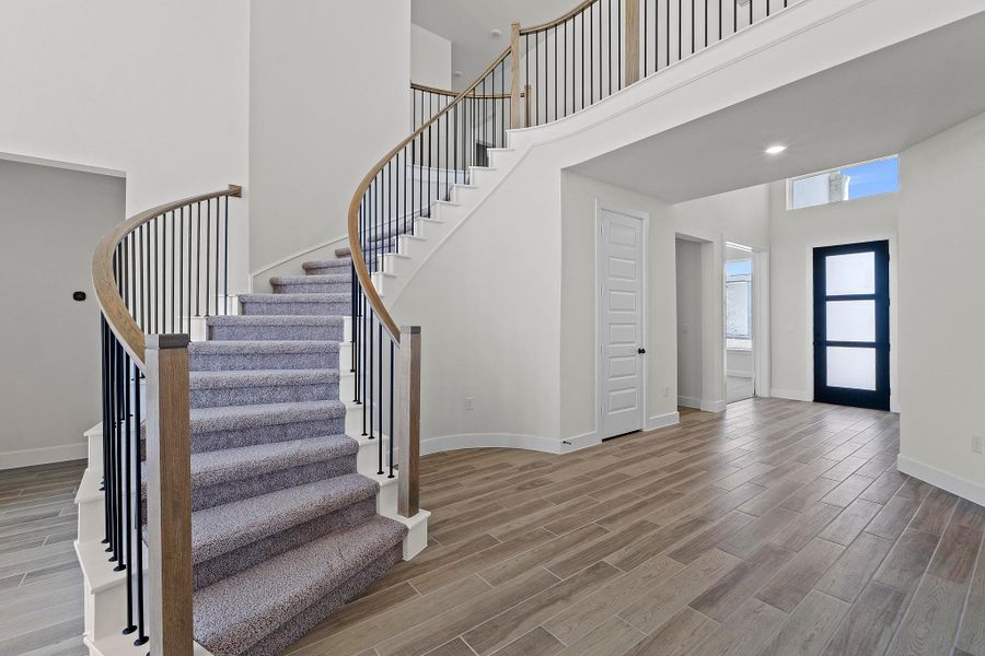 Spacious, unfurnished interior of a new home in Lariat, Liberty Hill (Image 30).