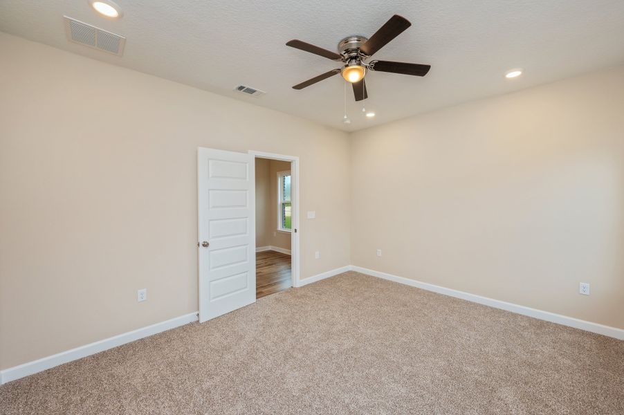 Representative unfurnished interior of a home built from the Jackson by CJL Homes in Oak Hollow, Crestview (Image 24).