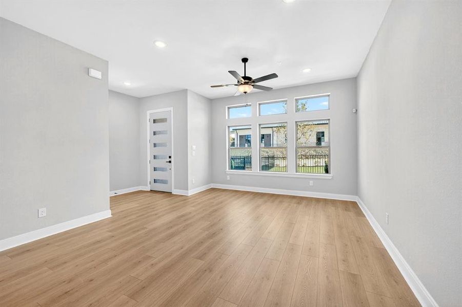 Spacious, unfurnished interior of a new home in Hillside at Las Colinas, Irving (Image 31).