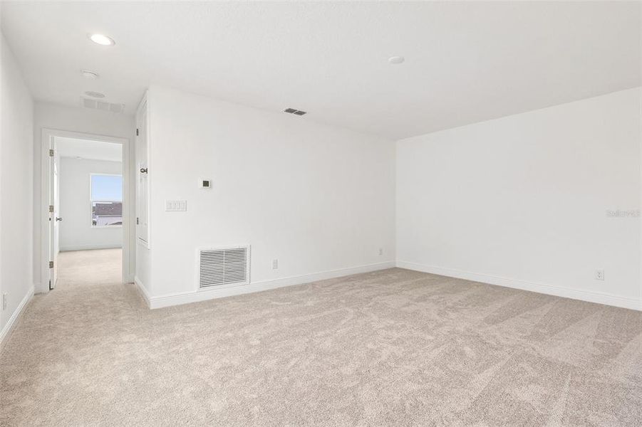 Spacious, unfurnished interior of a new home in Park View at the Hills, Minneola (Image 14).
