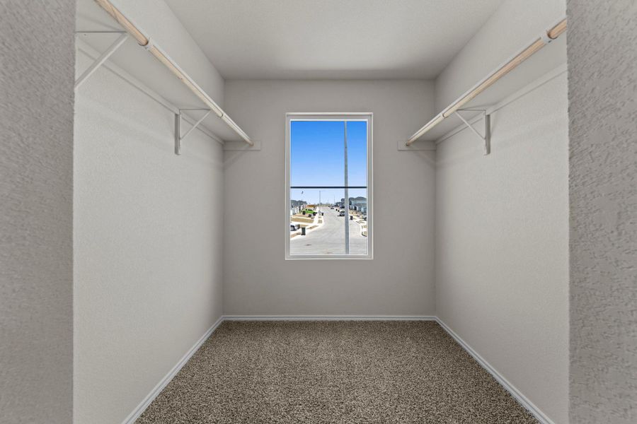 Spacious, unfurnished interior of a new home in Ladera, Luling (Image 20).