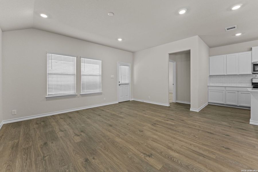 Spacious, unfurnished interior of a new home in Brookstone Creek, San Antonio (Image 23).