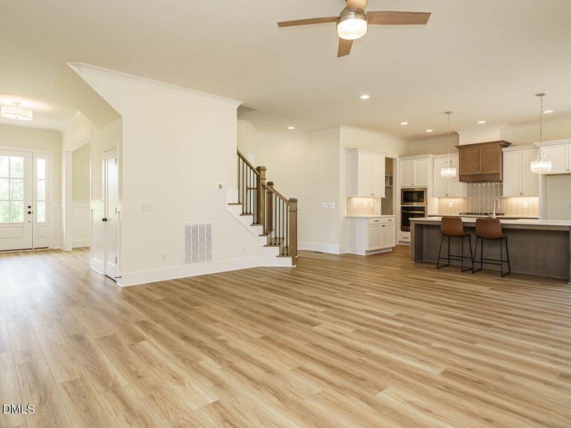 018-1280x960-living-room