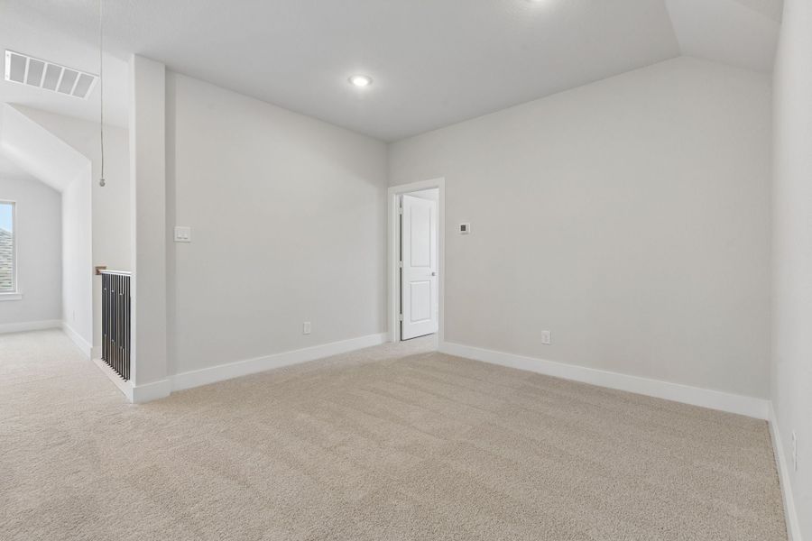 Spacious, unfurnished interior of a new home in Painted Tree Lakeside, McKinney (Image 29).