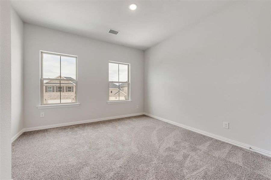 Spacious, unfurnished interior of a new home in Spiritas Ranch, Little Elm (Image 27).