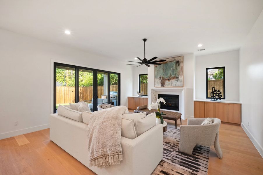 Furnished interior view inside a new home in , Dallas (Image 10).