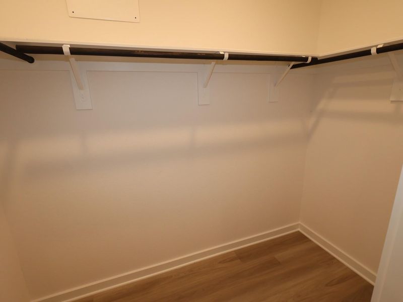 Spacious, unfurnished interior of a new home in Ambrose, La Marque (Image 16).