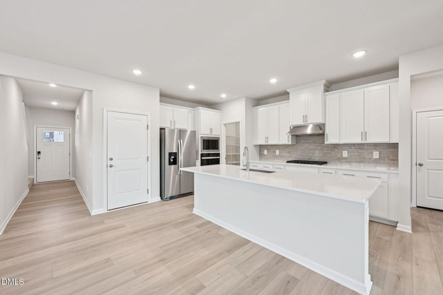 7 - Kitchen