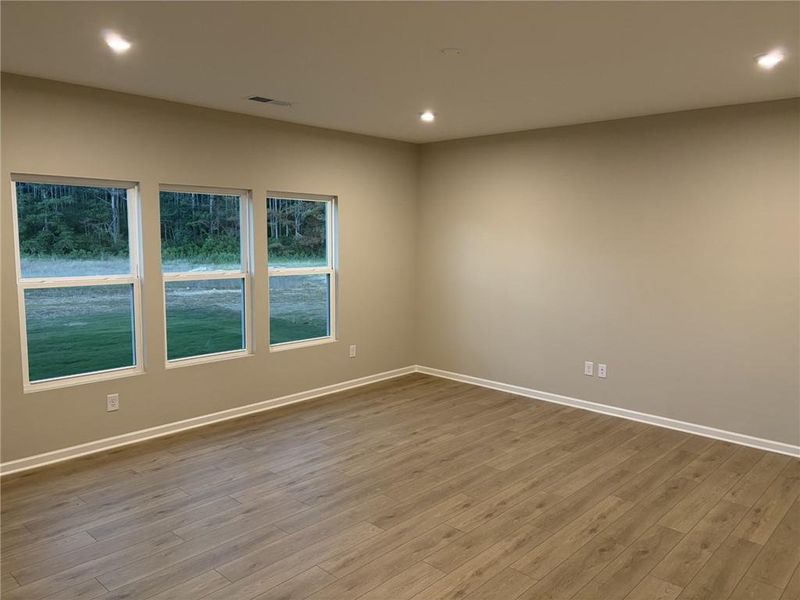 Spacious, unfurnished interior of a new home in Three Rivers, Rome (Image 4).