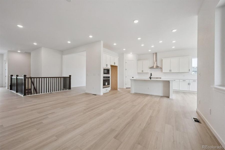 Spacious, unfurnished interior of a new home in The Aurora Highlands, Aurora (Image 12).