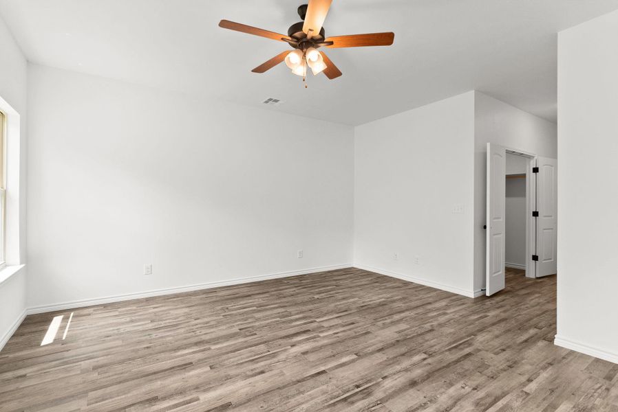 Spacious, unfurnished interior of a new home in , Lampasas (Image 12). Spacious, unfurnished interior of a new home in , Lampasas (Image 12).