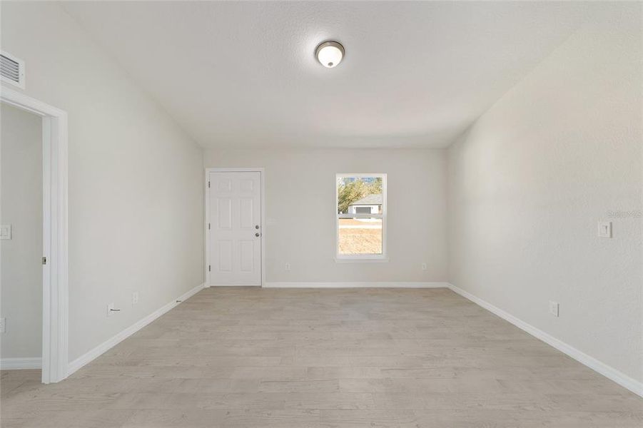 Spacious, unfurnished interior of a new home in , Belleview (Image 36).