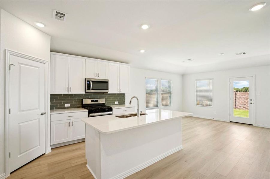 Photo is not of the actual home, but is an inspirational photo of builder’s model home and may depict options, furnishings, and/or decorator features that are not included. Photo is not of the actual home, but is an inspirational photo of builder’s model home and may depict options, furnishings, and/or decorator features that are not included.