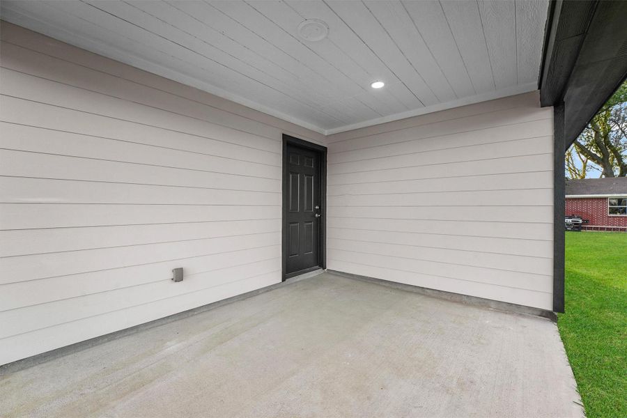 Exterior details and patio area of a home in , Dayton (Image 3).