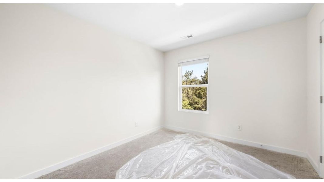 Spacious, unfurnished interior of a new home in Johnson Farms, Greeneville (Image 13).