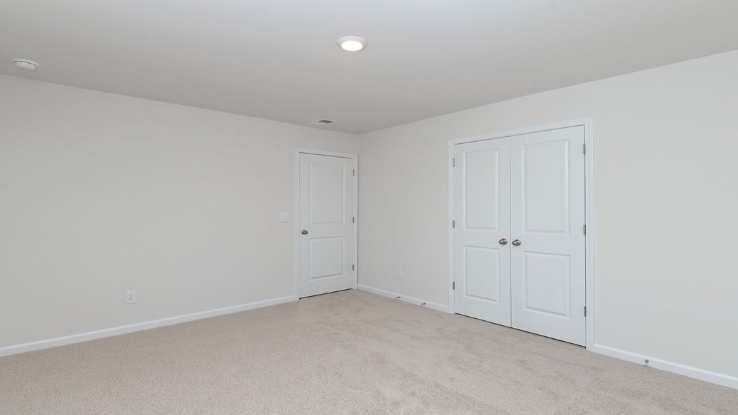 Spacious, unfurnished interior of a new home in Gates Village, Lugoff (Image 31).