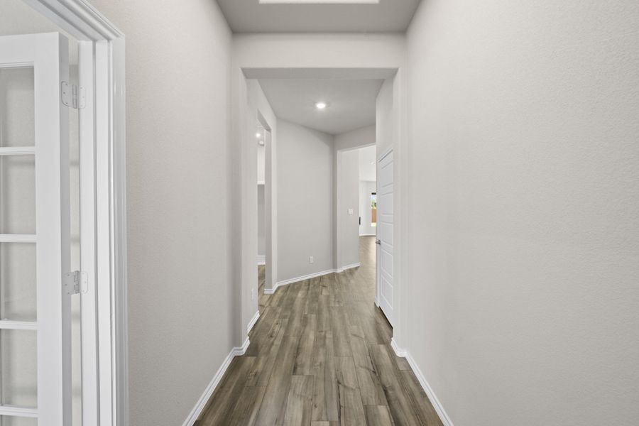 Spacious, unfurnished interior of a new home in El Dorado, Granbury (Image 14).