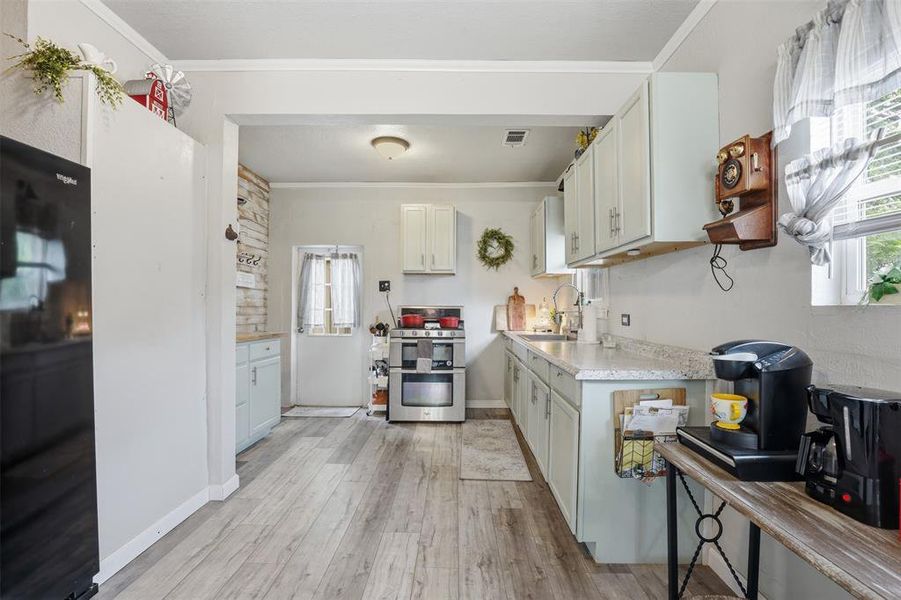 Furnished interior view inside a new home in , Cleburne (Image 9).