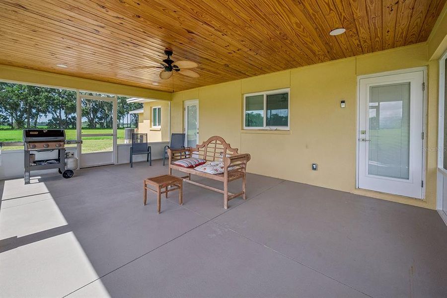 Exterior details and patio area of a home in , Chiefland (Image 27).