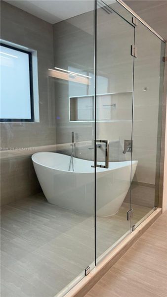 Close-up of interior finishes inside a home in , Fort Lauderdale (Image 15).