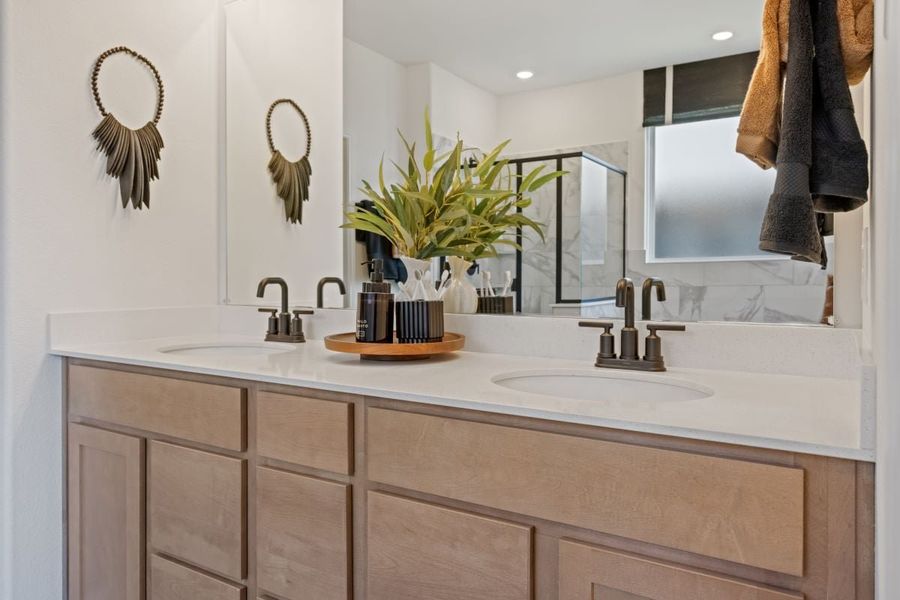 Dual-sink vanity at primary bath