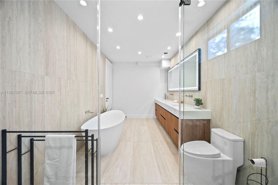 Furnished interior view inside a new home in , Fort Lauderdale (Image 77).