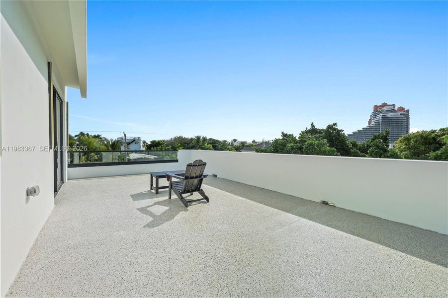 Exterior details and patio area of a home in , Fort Lauderdale (Image 40).