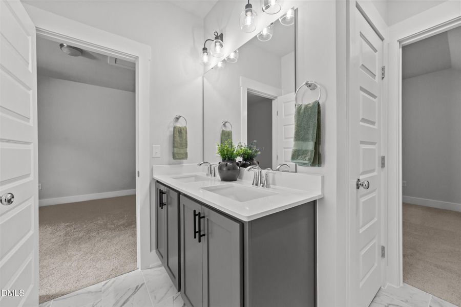 Secondary Bath - Yin & Yang Interior