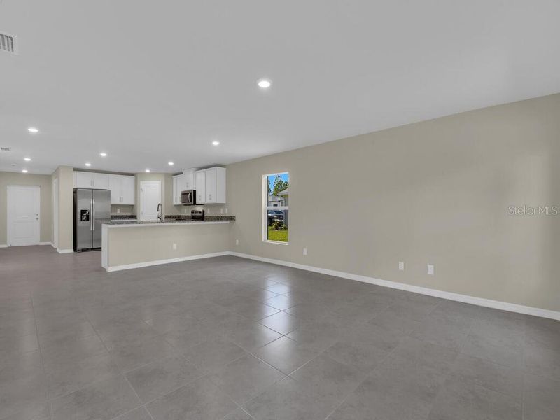 Spacious, unfurnished interior of a new home in , Port Charlotte (Image 10).