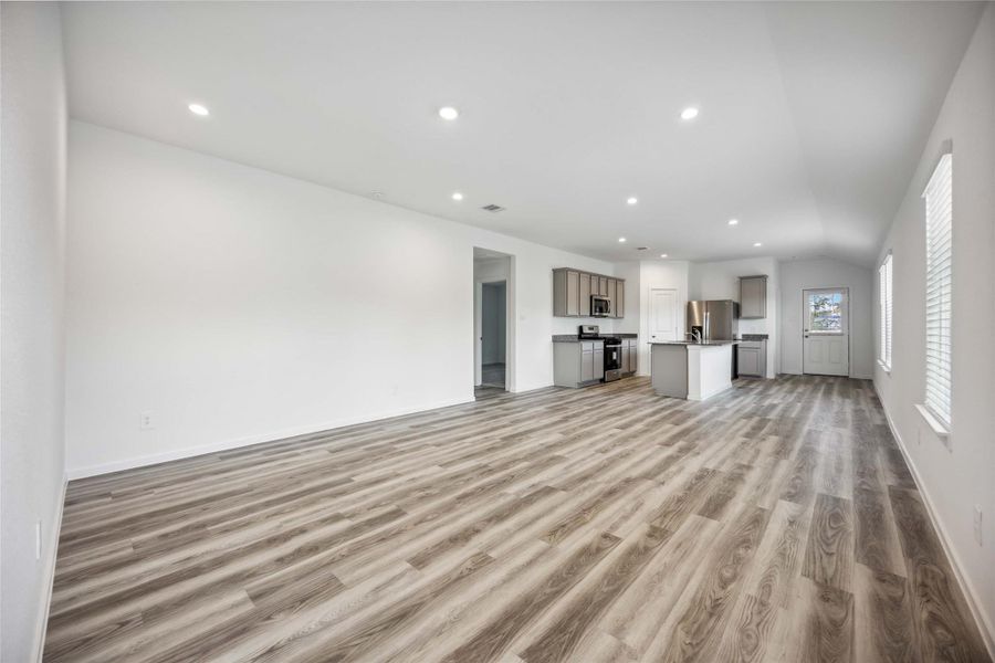 Spacious, unfurnished interior of a new home in , Houston (Image 10).