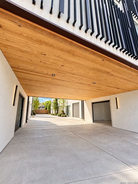 Exterior details and patio area of a home in , San Antonio (Image 14).