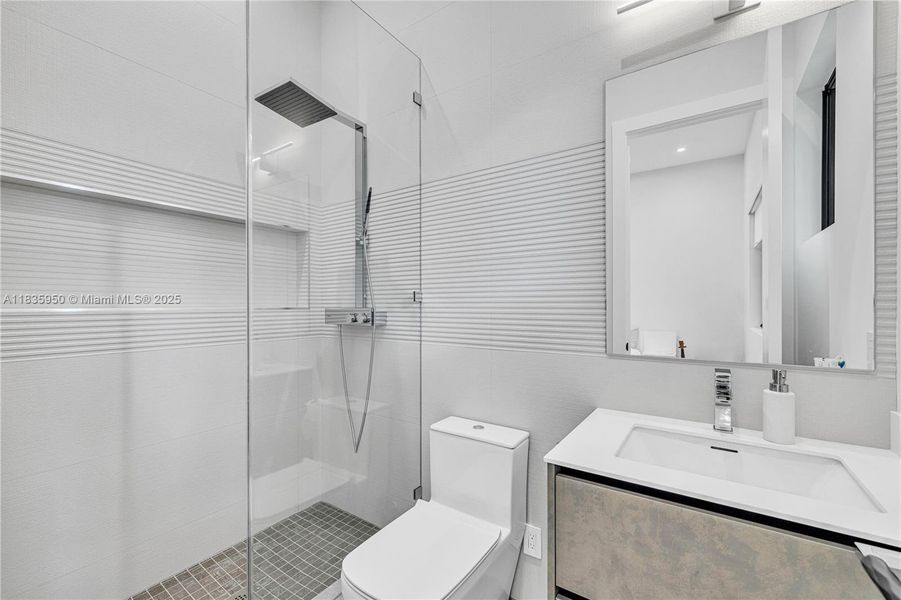 Furnished interior view inside a new home in , Pinecrest (Image 25).