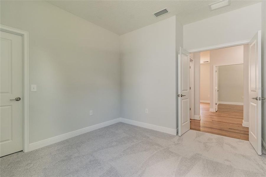 Spacious, unfurnished interior of a new home in , Tampa (Image 21).