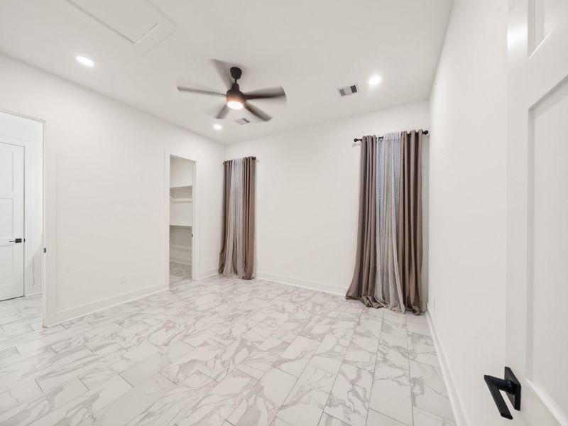 Primary Bed-room located on the 1st floor