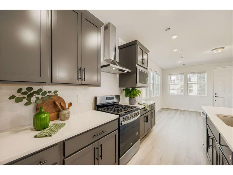 Furnished interior view inside a new home in Mountain Brook, Longmont (Image 16).