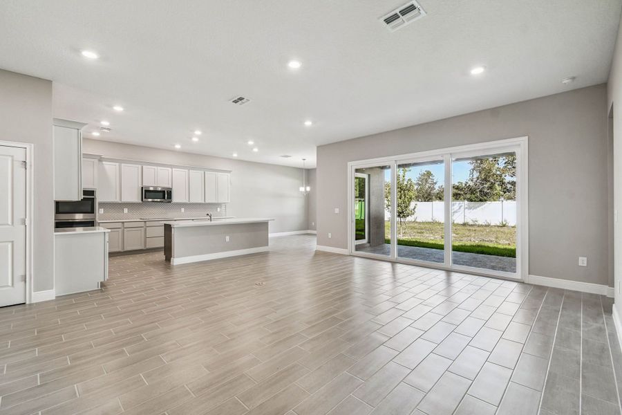 Spacious, unfurnished interior of a new home in Pinecone Reserve, Brooksville (Image 46).