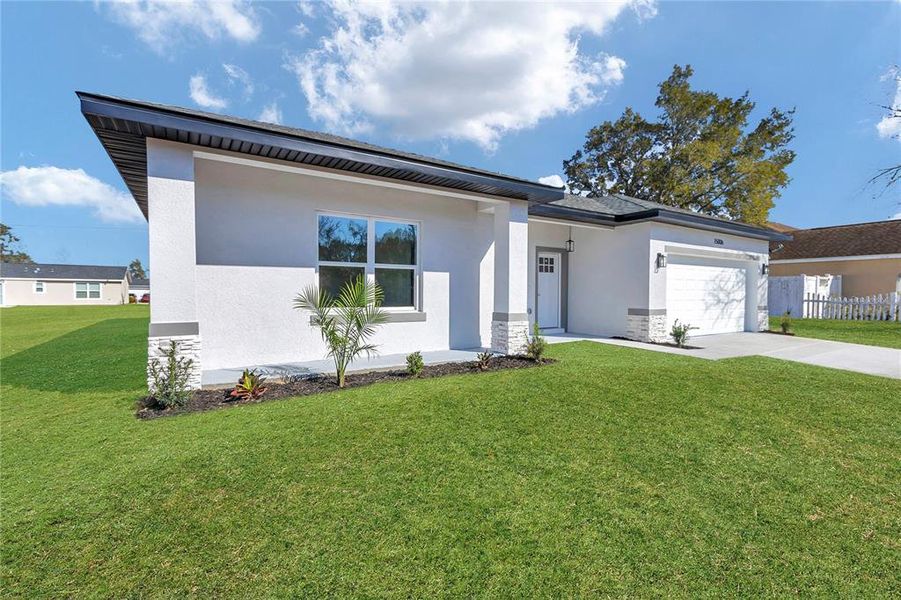 Exterior details and patio area of a home in , Ocala (Image 27). Exterior details and patio area of a home in , Ocala (Image 27).