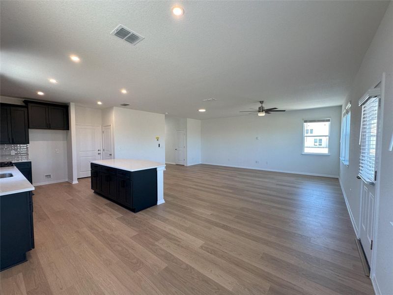 Spacious, unfurnished interior of a new home in Porter Country, Buda (Image 16).