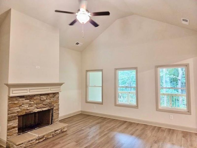 Spacious, unfurnished interior of a new home in , Waleska (Image 16).