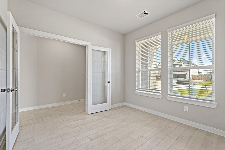 Spacious, unfurnished interior of a new home in Briarwood Crossing, Rosenberg (Image 24). Spacious, unfurnished interior of a new home in Briarwood Crossing, Rosenberg (Image 24).
