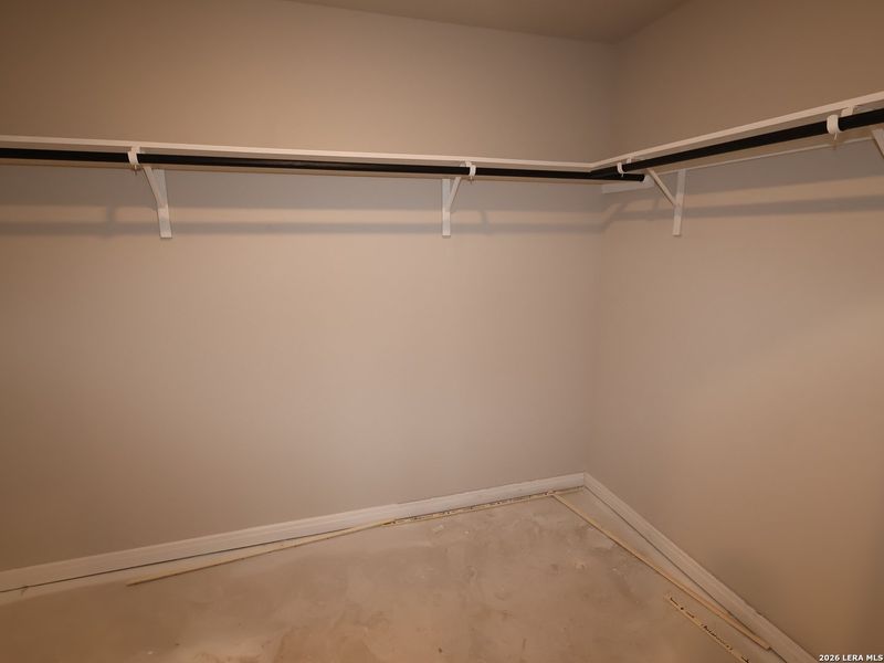 Spacious, unfurnished interior of a new home in Agave, San Antonio (Image 17).