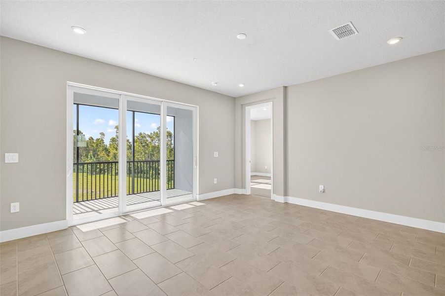 Spacious, unfurnished interior of a new home in Wellen Park, Venice (Image 12).