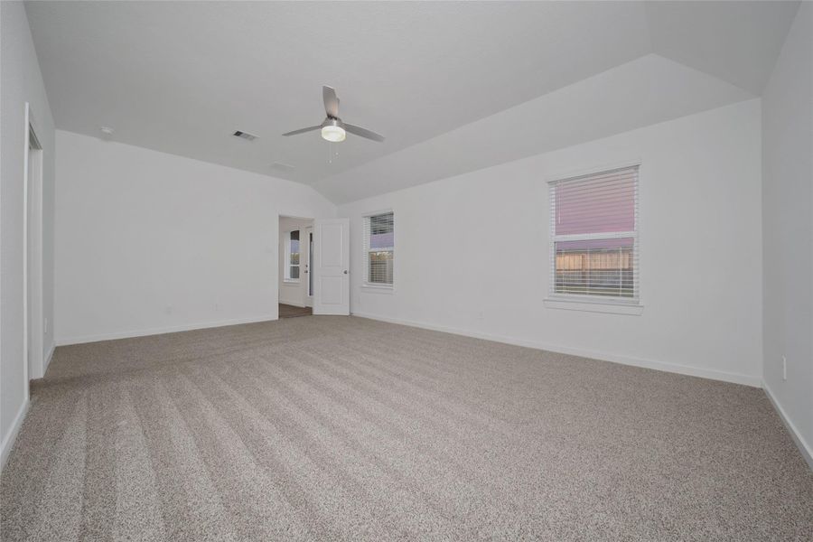 Spacious, unfurnished interior of a new home in Silverthorne, Conroe (Image 21).