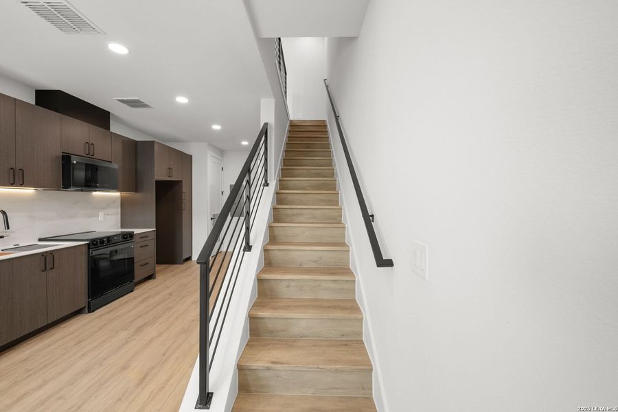 Spacious, unfurnished interior of a new home in , New Braunfels (Image 19).