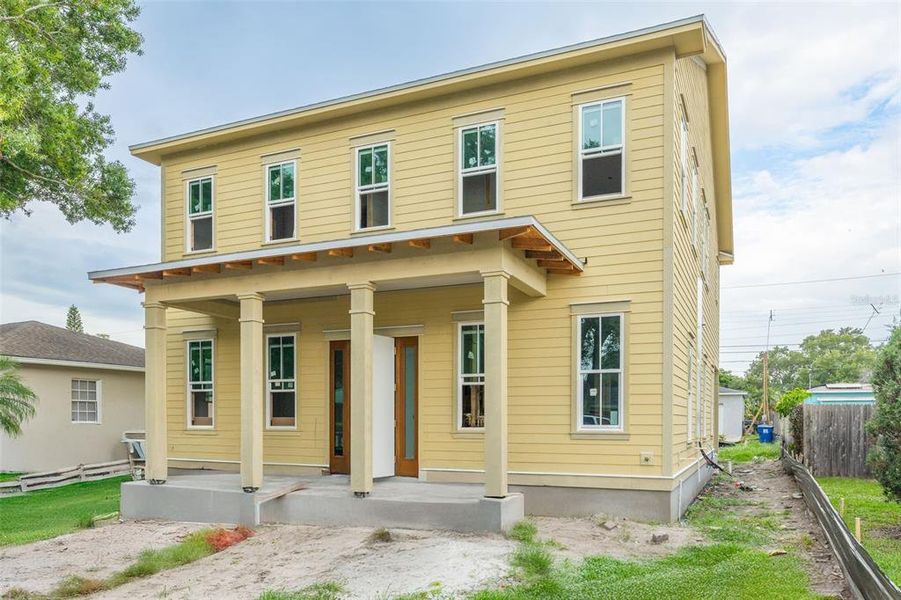 Exterior details and patio area of a home in , St. Petersburg (Image 6).