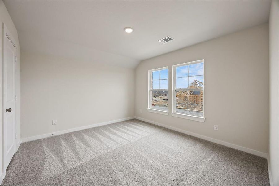 Spacious, unfurnished interior of a new home in Summerwood Estates, Red Oak (Image 10).
