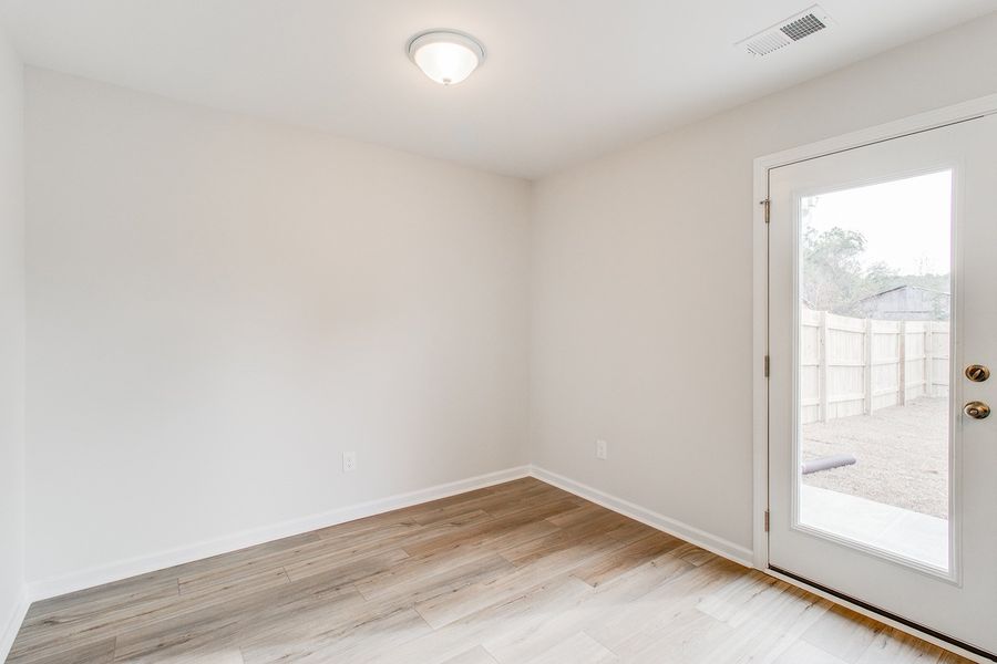 Spacious, unfurnished interior of a new home in Astoria, Columbia (Image 14).