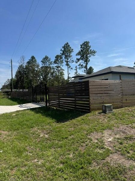 Exterior details and patio area of a home in , Dunnellon (Image 19). Exterior details and patio area of a home in , Dunnellon (Image 19).