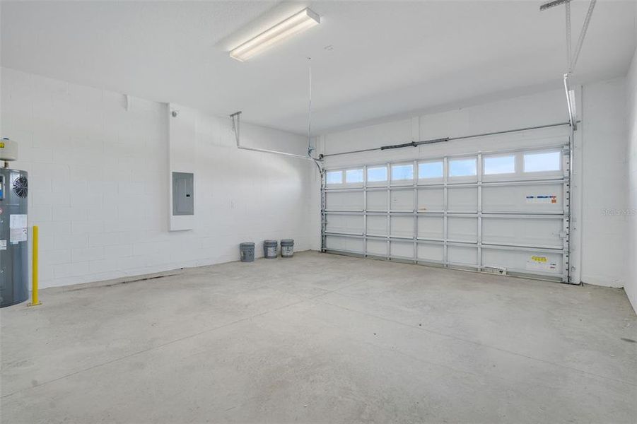 Spacious, unfurnished interior of a new home in Reserve at Hammock Oaks, Lady Lake (Image 25).